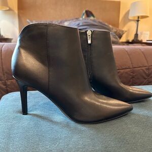 NEW! Nine West Stiletto Booties Size 9